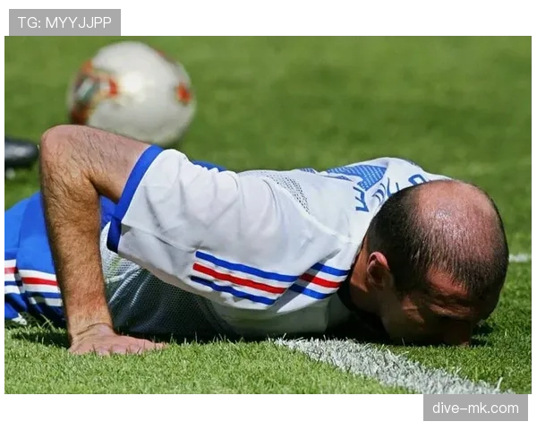 齐达内传球秘诀曝光，成为球员提升关键技能的必学宝典