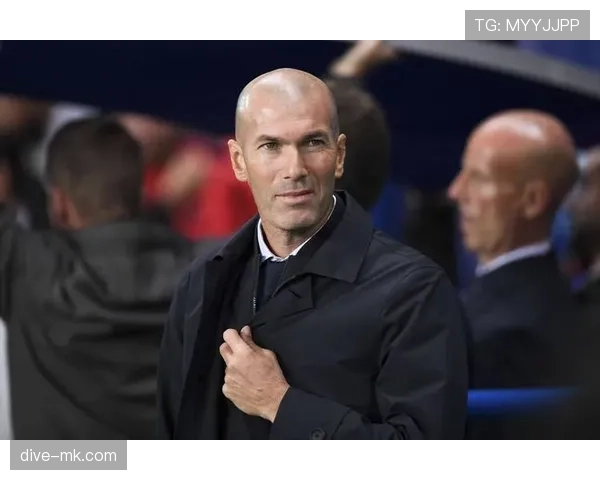 齐达内中场体系持续重塑现代足球战术格局，其独特价值引发广泛关注