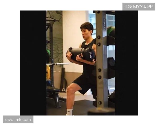 杨瀚森训练完直接去超市买打折菜，这自律程度娱乐圈没人敢认亲